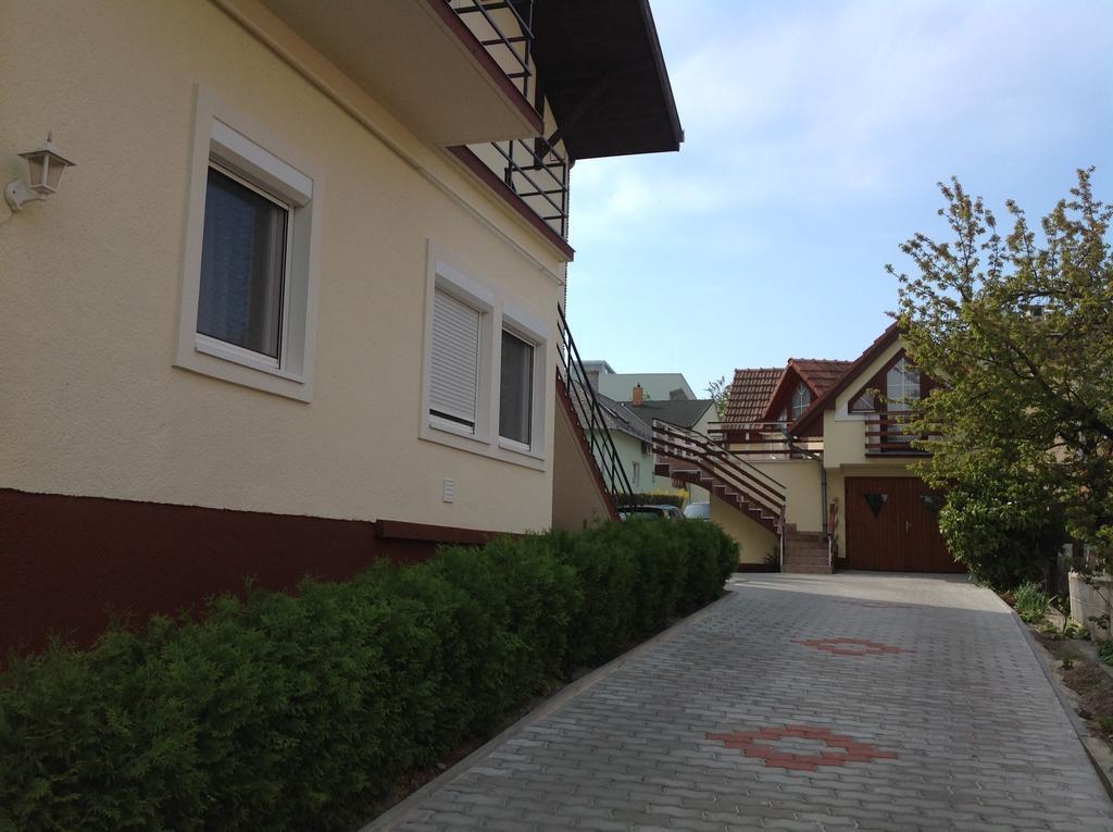 Jokai Apartmanhaz ヘーヴィーズ エクステリア 写真
